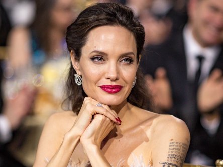Анджелина Джоли подписалась на новое фэнтези